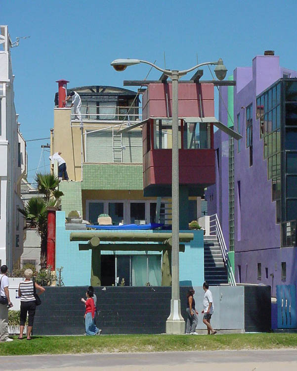 cid_1036092697_GehryVeniceBeachHou